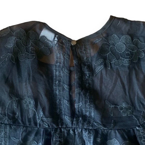 Black Sheer Lace Top w Floral Embroidery in Size M - Picture 5 of 6